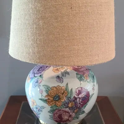 Fine Lamp Featuring Fascinating Floral Design Details