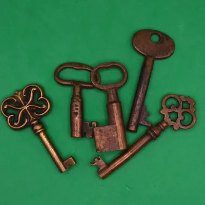 Sale Photo Thumbnail #247: Vintage Keys 