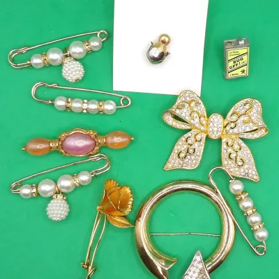 Sale Photo Thumbnail #189: Costume Jewelry 