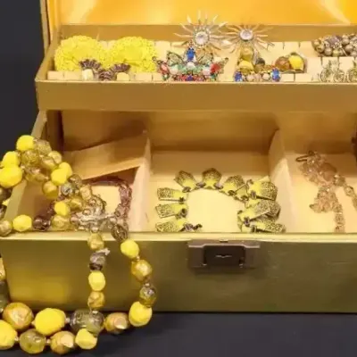 Gorgeous Gold Tone Jewelry With Stylish, Sunny Yellow Accents & Bonus Box