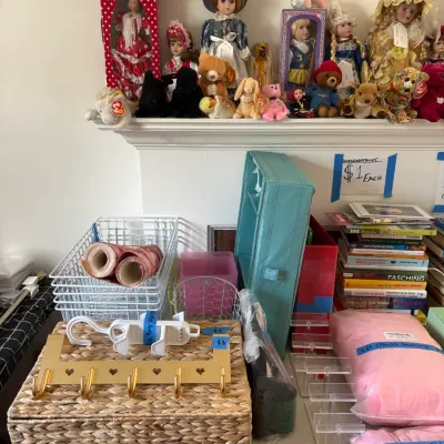 Sale Photo Thumbnail #18: Books, Ceramic Dolls, Plushies, Beanie Babies & Household Organizers