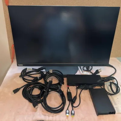 Sale Photo Thumbnail #45: 27" Monitor: Lenovo ThinkVision P27u-10 w/Cables