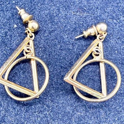 Sale Photo Thumbnail #126: 5 pair of oversize earrings, see photos for what's included. Good condition.