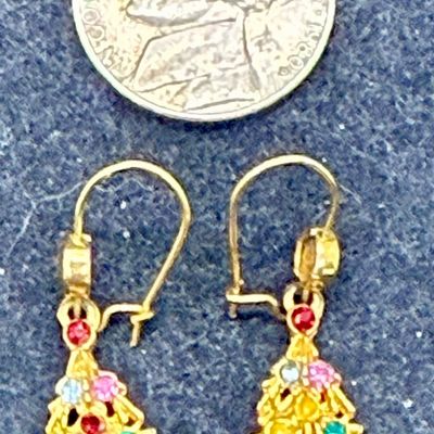 Sale Photo Thumbnail #389: For pierced ears, one earring looks to be missing 2 stones.