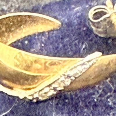 Sale Photo Thumbnail #386: For pierced ears, in good condition.