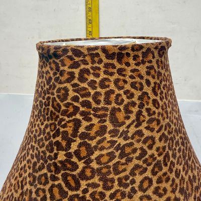 Sale Photo Thumbnail #202: Tested, works as expected. Approx. 28” tall. No finial nut to secure the shade, see photos. Good condition.