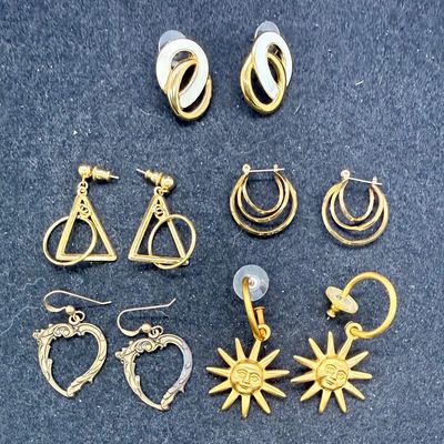 Sale Photo Thumbnail #123: 5 pair of oversize earrings, see photos for what's included. Good condition.