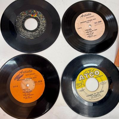 Sale Photo Thumbnail #424: The rack is in very good condition, the case is in fair condition with lots of writing, and the records range in condition from poor to good condition. Also 3 spindle spacers included.