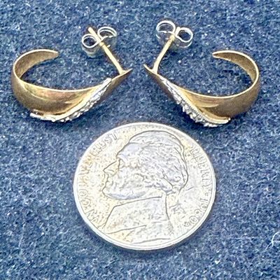 Sale Photo Thumbnail #385: For pierced ears, in good condition.
