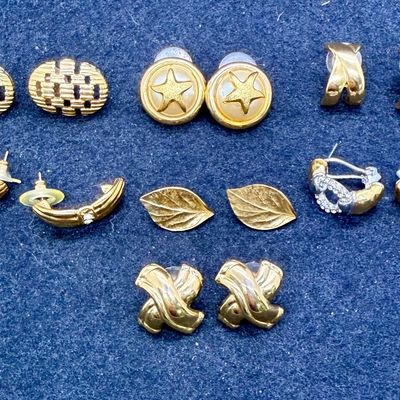 Sale Photo Thumbnail #469: Includes an assortment of 7 pair of earrings. All in good condition.