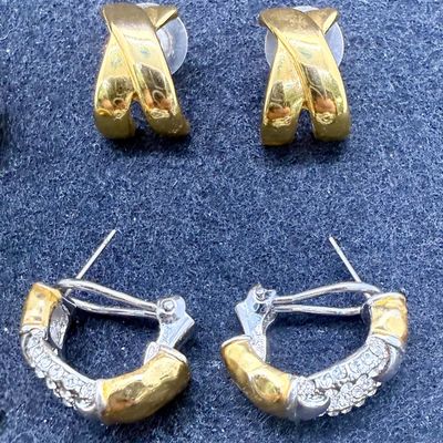 Sale Photo Thumbnail #472: Includes an assortment of 7 pair of earrings. All in good condition.