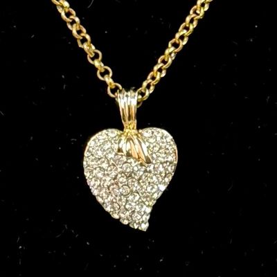 Sale Photo Thumbnail #548: 18” Goldtone chain. Good condition.
