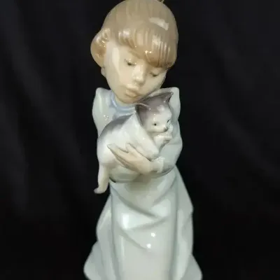 Lladró “Sleepy Kitten” Girl Holding Cat Porcelain Figurine #5712