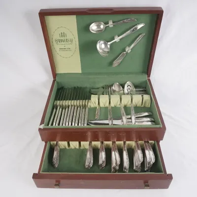 1881 Rogers Oneida Silverplate 114-Piece Flatware Set with Chest
