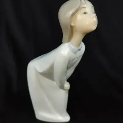 Lladró “Kissing Girl” Porcelain Figurine #4873