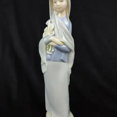 Lladró “Girl With Calla Lilies” Porcelain Figurine #4650