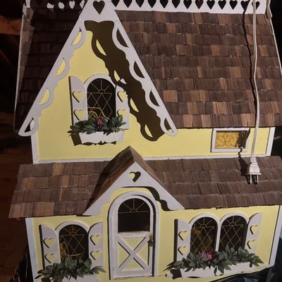 Sale Photo Thumbnail #6: Dollhouse