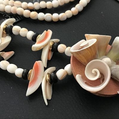 Beautiful Vintage Shell Necklace