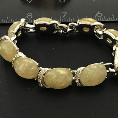 1960 Coro signed Excellent Confetti Lucite Glitter Link Bracelet
