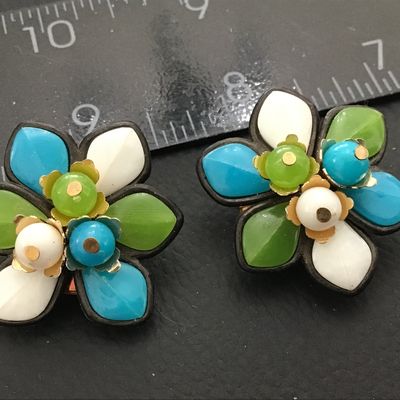 Vintage Hong Kong Clip on Earrings