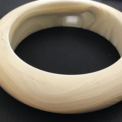 Cream Marble Muse Resin Type Glossy Finish