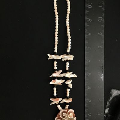 Beautiful Vintage Shell Necklace