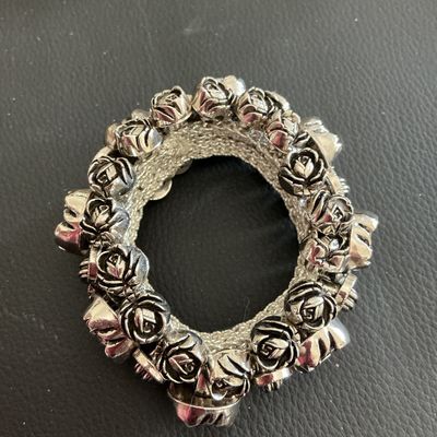 Gorgeous silver tone rose stretchy bracelet