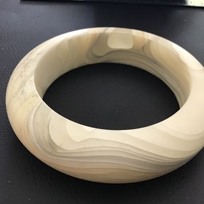 Cream Marble Muse Resin Type Glossy Finish