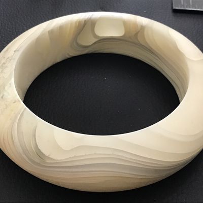 Cream Marble Muse Resin Type Glossy Finish