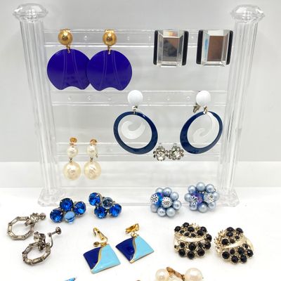 LOT 21: Vintage Clip-on Style Earrings - Richelieu and More