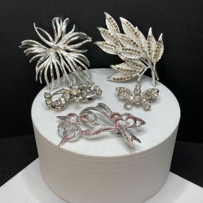LOT 16: Large Collection of Vintage / MCM Silver Tone Brooches / Pins - Dodds, JJ and More