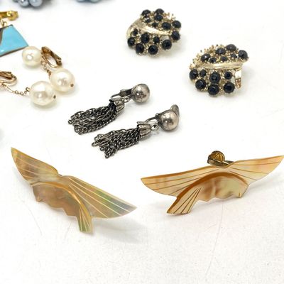 LOT 21: Vintage Clip-on Style Earrings - Richelieu and More