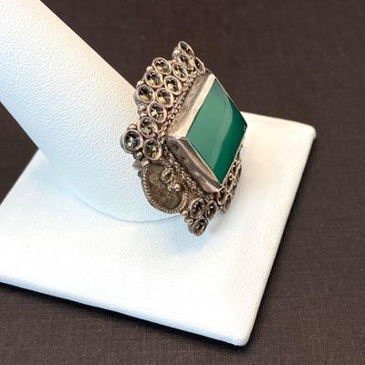LOT 104: Antique 925 Brooch Pin with Green Stone - 8.2 gtw