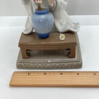 LOT 37: Lladro Figurine Japanese Girl Arranging Flowers No. 4840