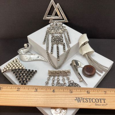 LOT 15: Vintage Silver Tone Brooch / Pin Collection and More