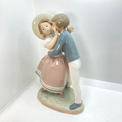 LOT 38: Lladro Porcelain Figurine "Precious Love" / "Waltz Time - No. 4856