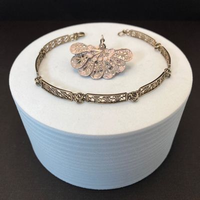 LOT 105: Vintage Jewelry - 925 Brooch TW 4g and Gold Vermeil Bracelet 8"