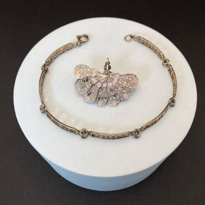 LOT 105: Vintage Jewelry - 925 Brooch TW 4g and Gold Vermeil Bracelet 8"