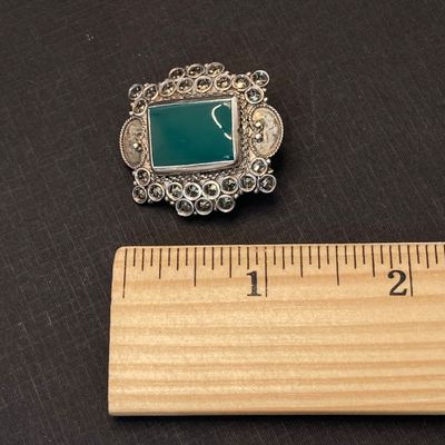 LOT 104: Antique 925 Brooch Pin with Green Stone - 8.2 gtw
