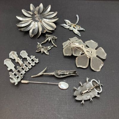 LOT 11: Silver Tone Vintage Brooch / Pin Collection - Dodds 11 West 30th St. Circa 1950's, JJ, Pewter and More