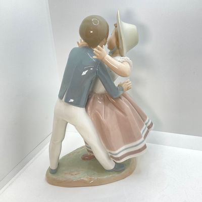 LOT 38: Lladro Porcelain Figurine "Precious Love" / "Waltz Time - No. 4856