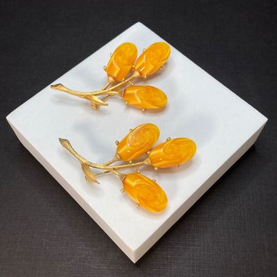 LOT 17: Collection of Vintage Brooches / Pins