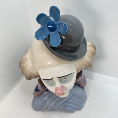 LOT 39: Retired Lladro "Pensive Clown" Figurine No. 5130