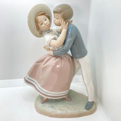 LOT 38: Lladro Porcelain Figurine "Precious Love" / "Waltz Time - No. 4856