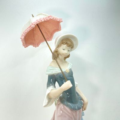 LOT 36: Retired Walking Figurine No. 5003