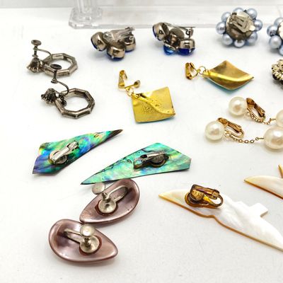 LOT 21: Vintage Clip-on Style Earrings - Richelieu and More