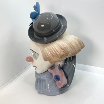 LOT 39: Retired Lladro "Pensive Clown" Figurine No. 5130