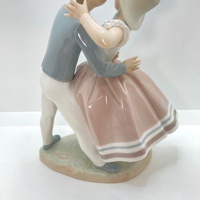 LOT 38: Lladro Porcelain Figurine "Precious Love" / "Waltz Time - No. 4856