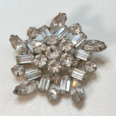 LOT 13: Beautiful Vintage Weiss Rhinestone Brooch