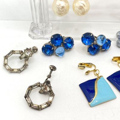 LOT 21: Vintage Clip-on Style Earrings - Richelieu and More
